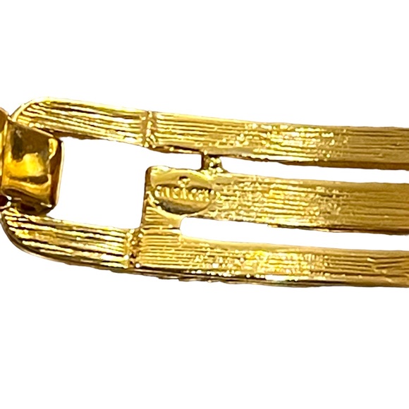 Lovely gold finish GIVENCHY Authentic fancy bracelet - Picture 7 of 7